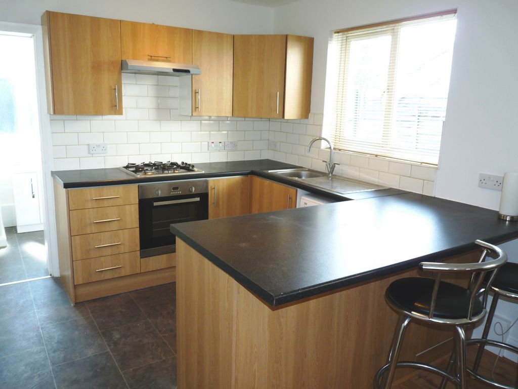 Property photo 2 of 7 Kitchen