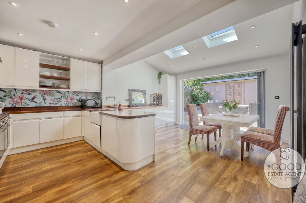 Property photo 3 of 21