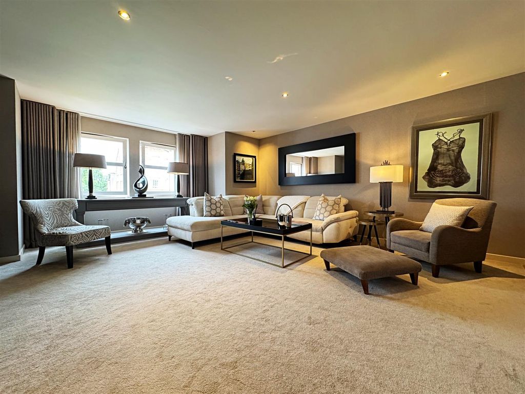 Property photo 2 of 19 Lounge