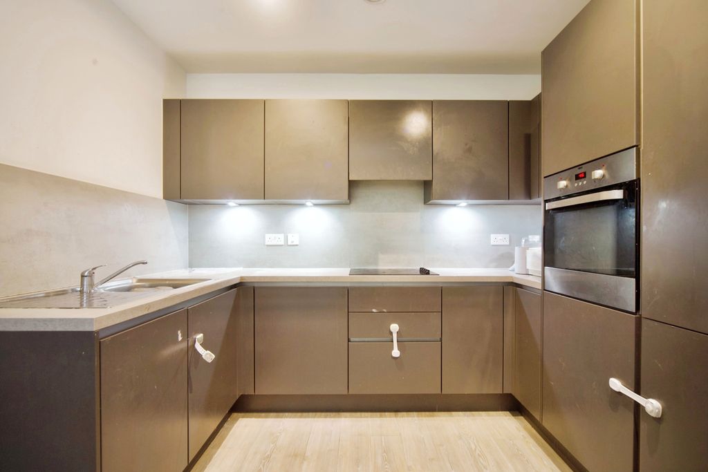 Property photo 1 of 14 Apartment Kitchen