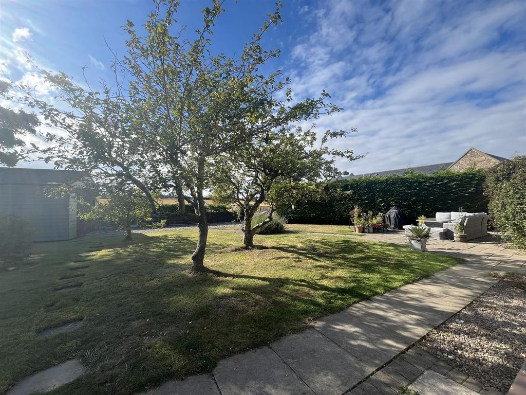 Property photo 2 of 46 Garden