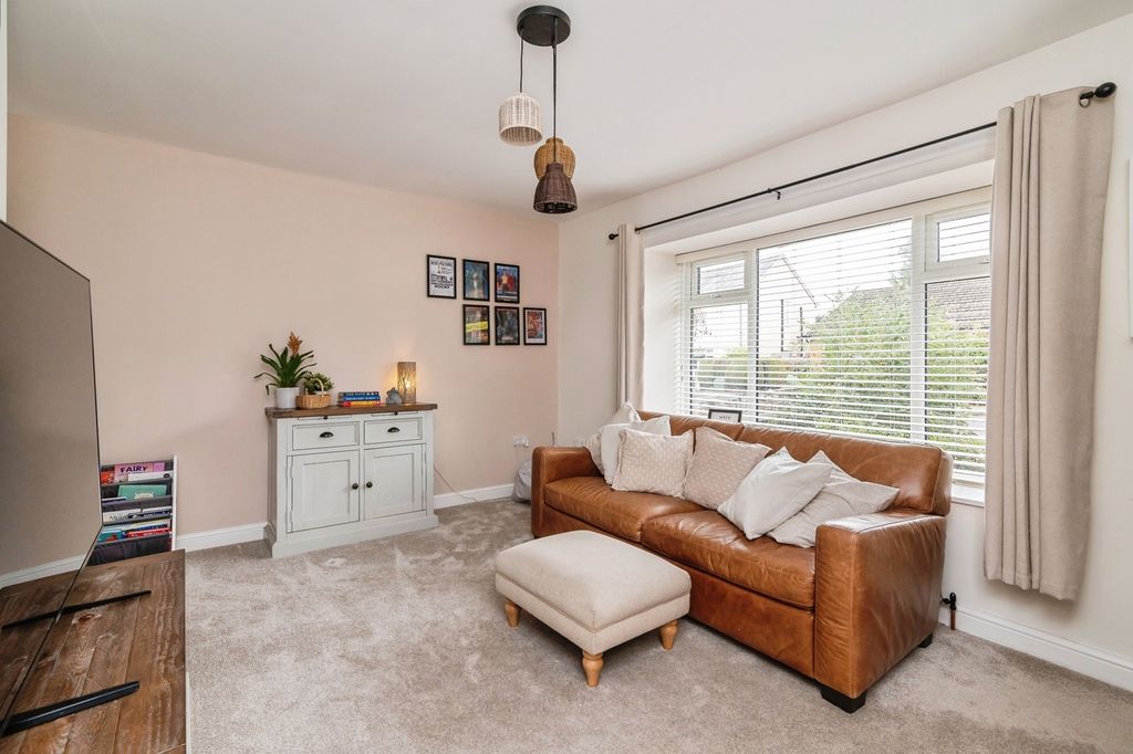 Property photo 3 of 18 Pbox-Img.Jpg