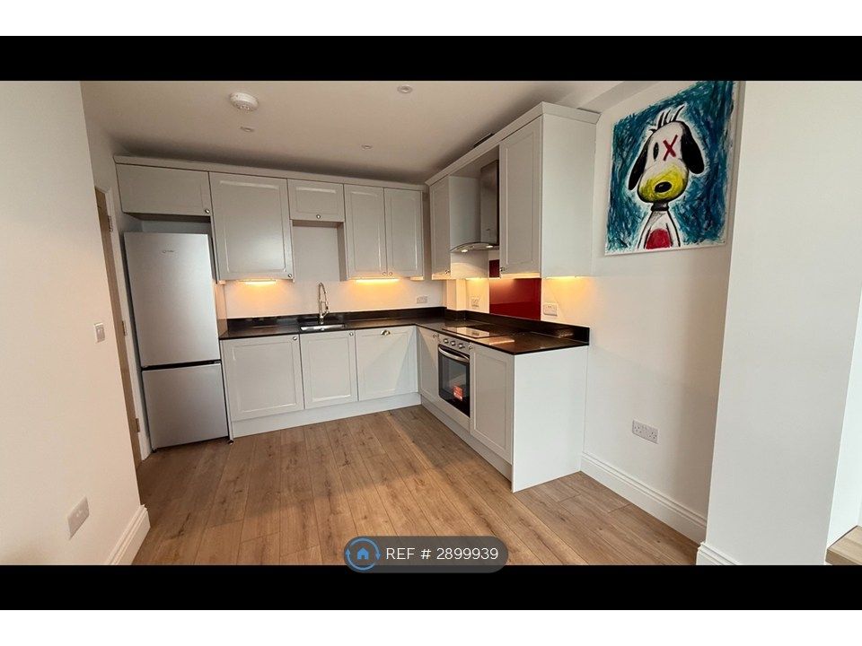 Property photo 3 of 11 Kitchen