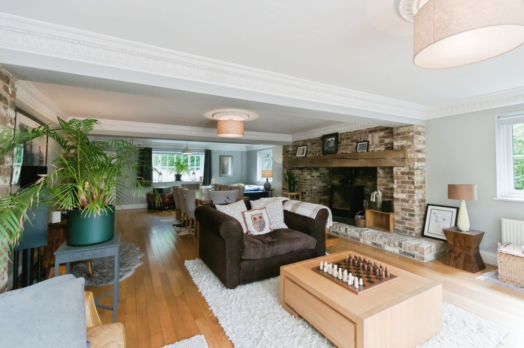 Property photo 2 of 30