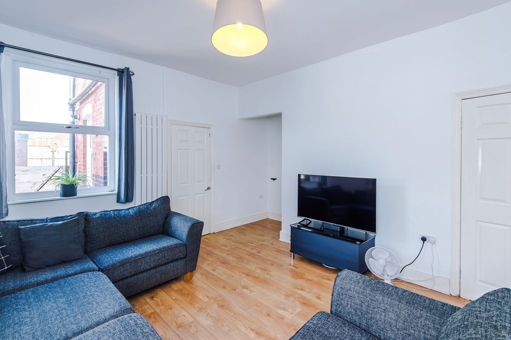 Property photo 2 of 32