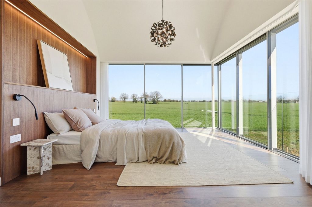 Property photo 3 of 23 Principal Bedroom