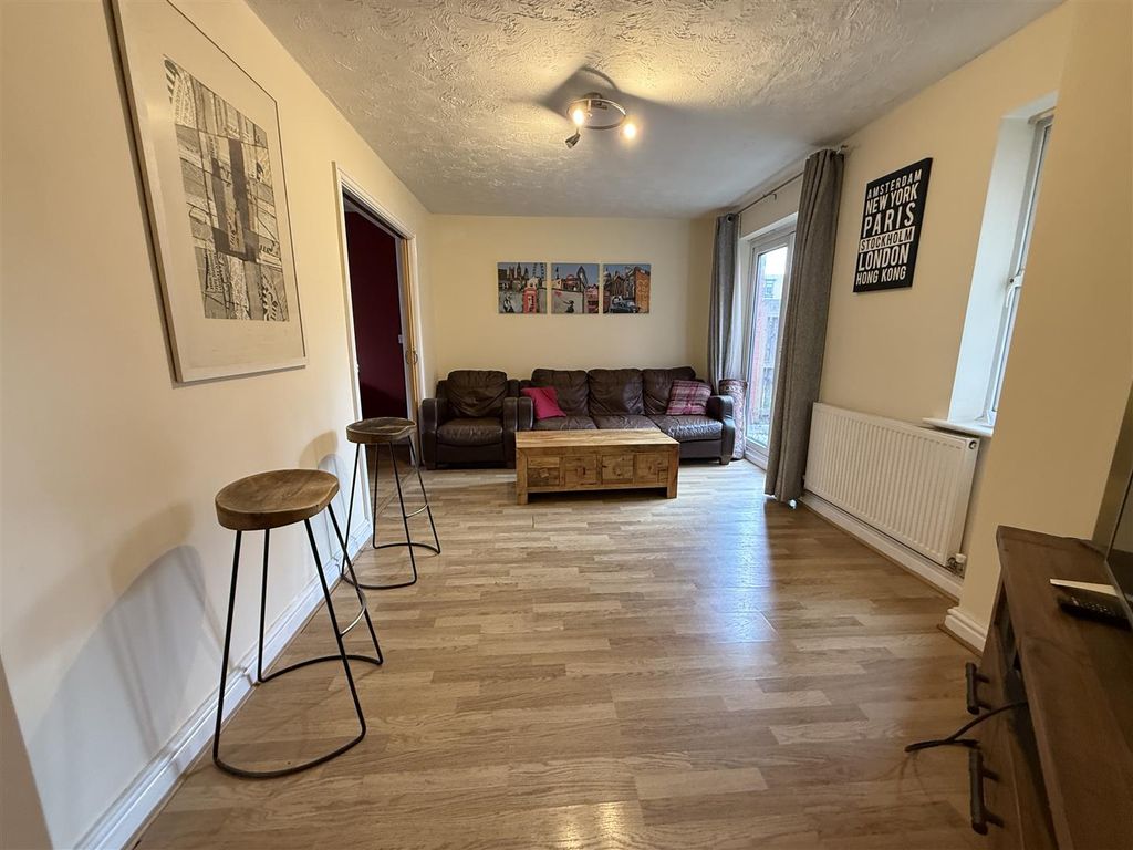 Property photo 2 of 22