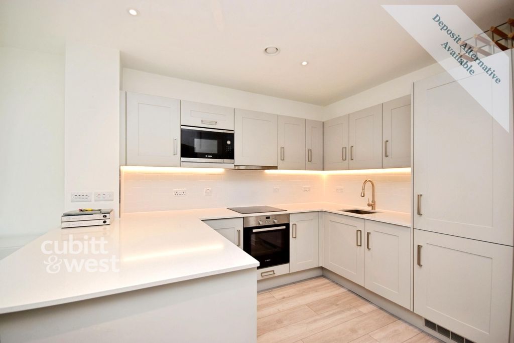 Property photo 2 of 10 Kitchen