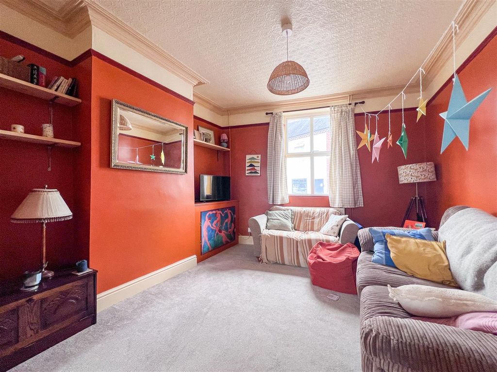 Property photo 2 of 17 Sitting Room
