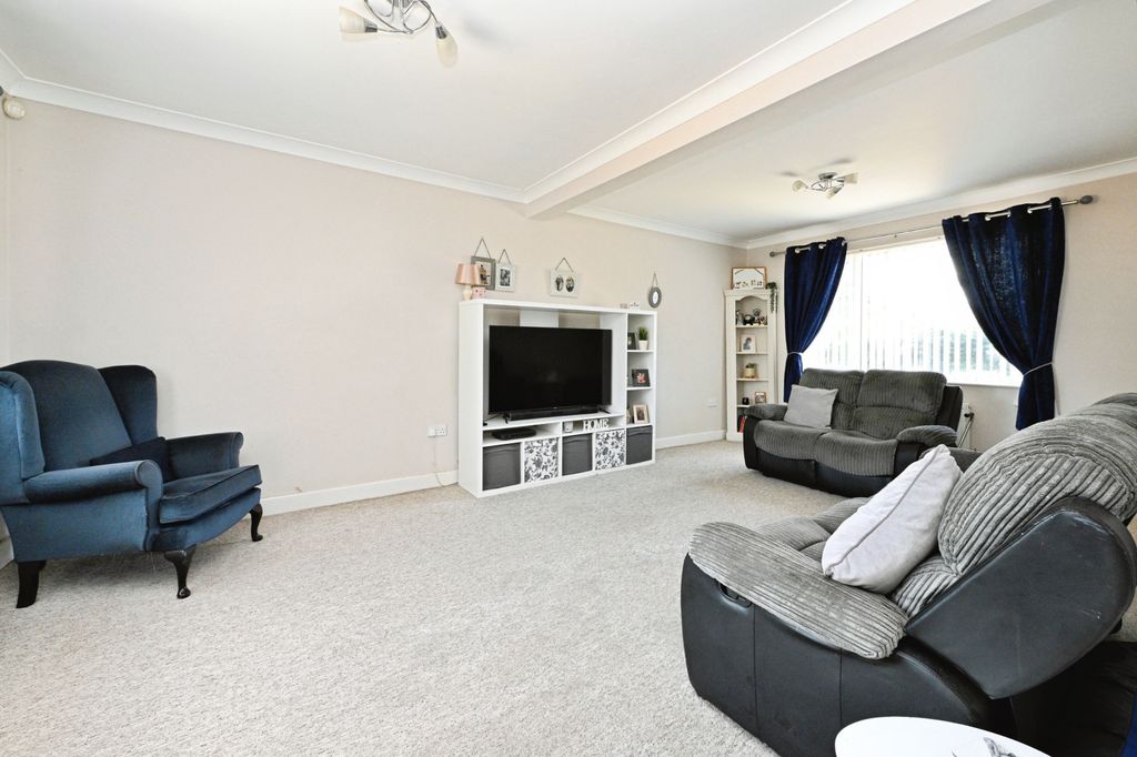 Property photo 2 of 20 64002