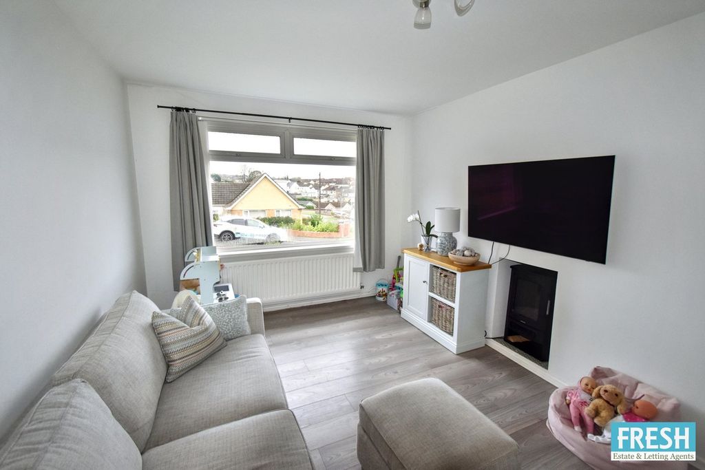 Property photo 2 of 31