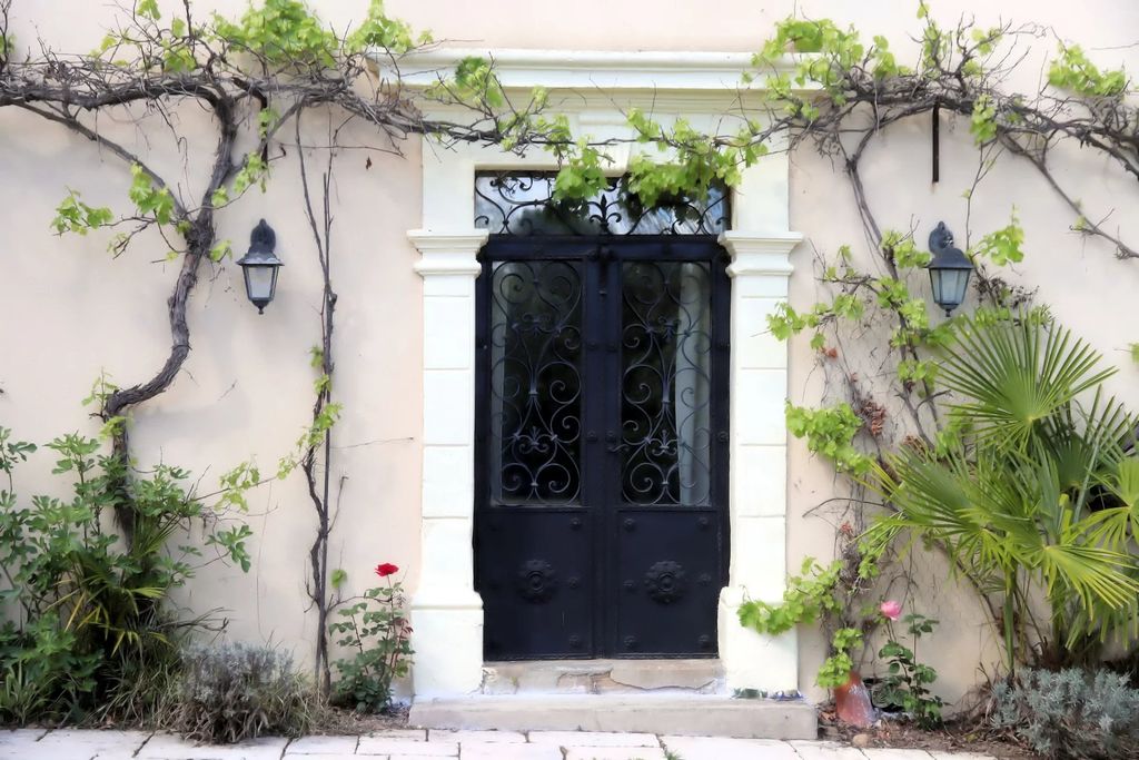 Property photo 2 of 49