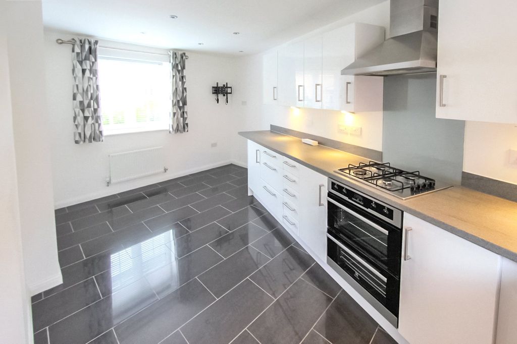 Property photo 2 of 8 Picture No. 18