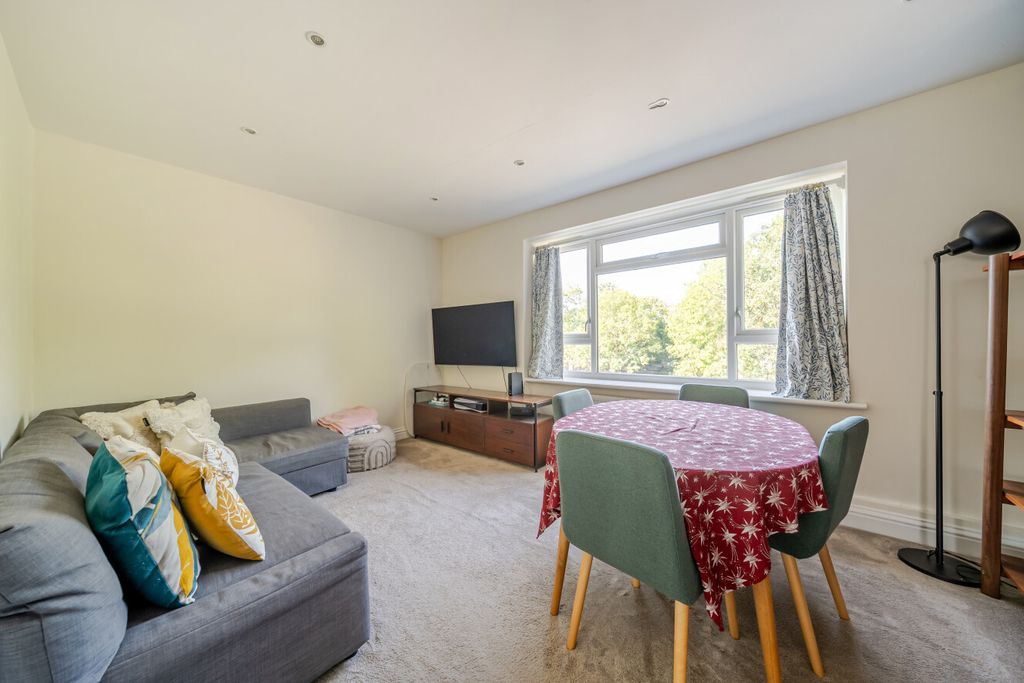 Property photo 2 of 14 1504392-12-6A7Ed8...