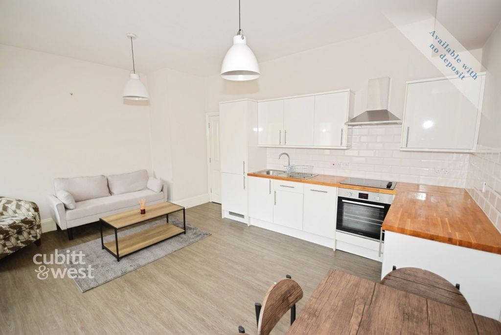 Property photo 2 of 12 Kitchen/Lounge