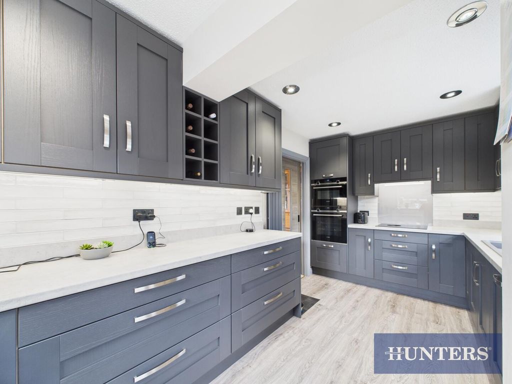 Property photo 3 of 14 Kitchen