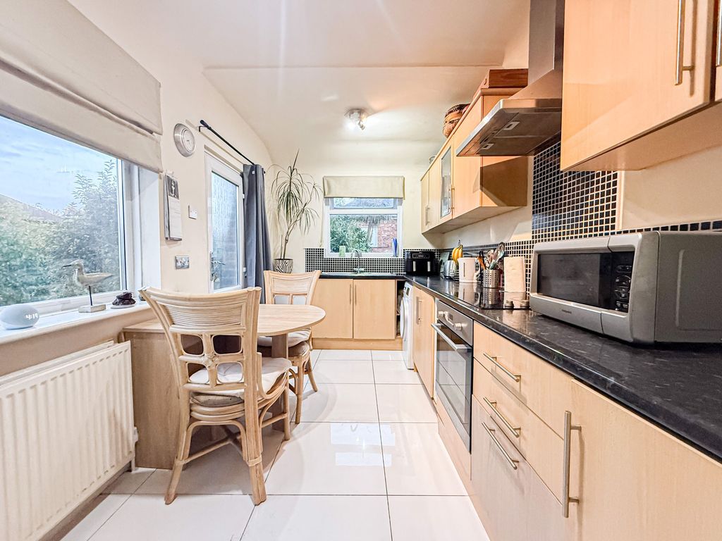 Property photo 2 of 16 Photo 12