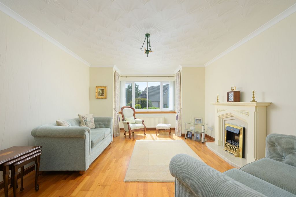 Property photo 2 of 31