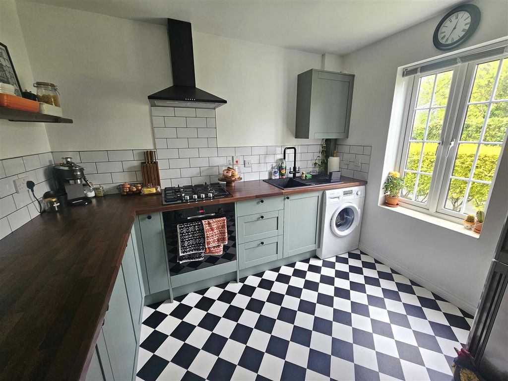 Property photo 3 of 16 Kitchen.Jpg