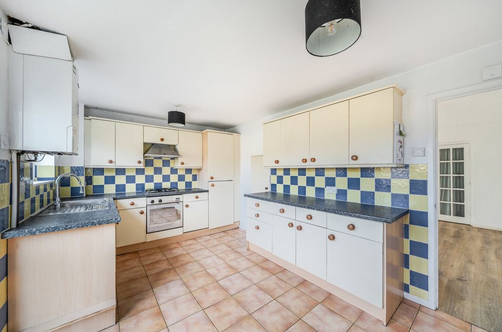 Property photo 3 of 18 Kitchen Breakfast Rm