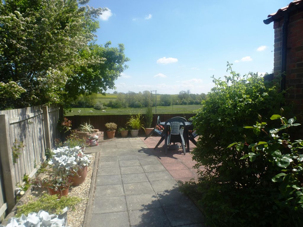 Property photo 2 of 9 Garden