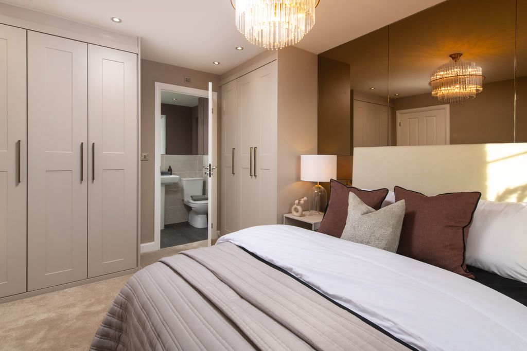 Property photo 3 of 8 Inside View Of Kingsley Main Bedroom