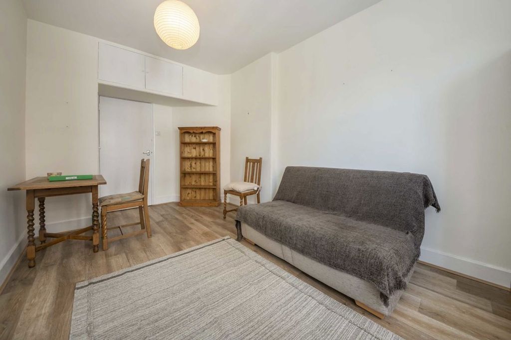 Property photo 3 of 5