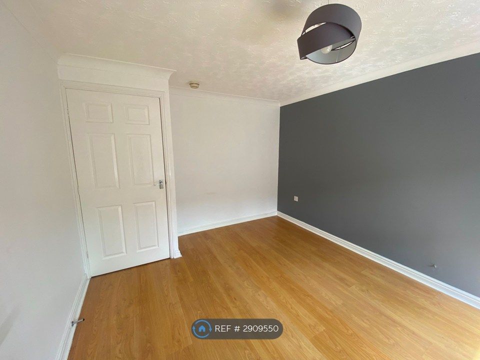 Property photo 3 of 12 Lounge