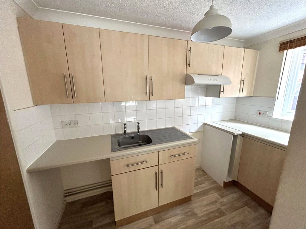 Property photo 3 of 6 Kitchen