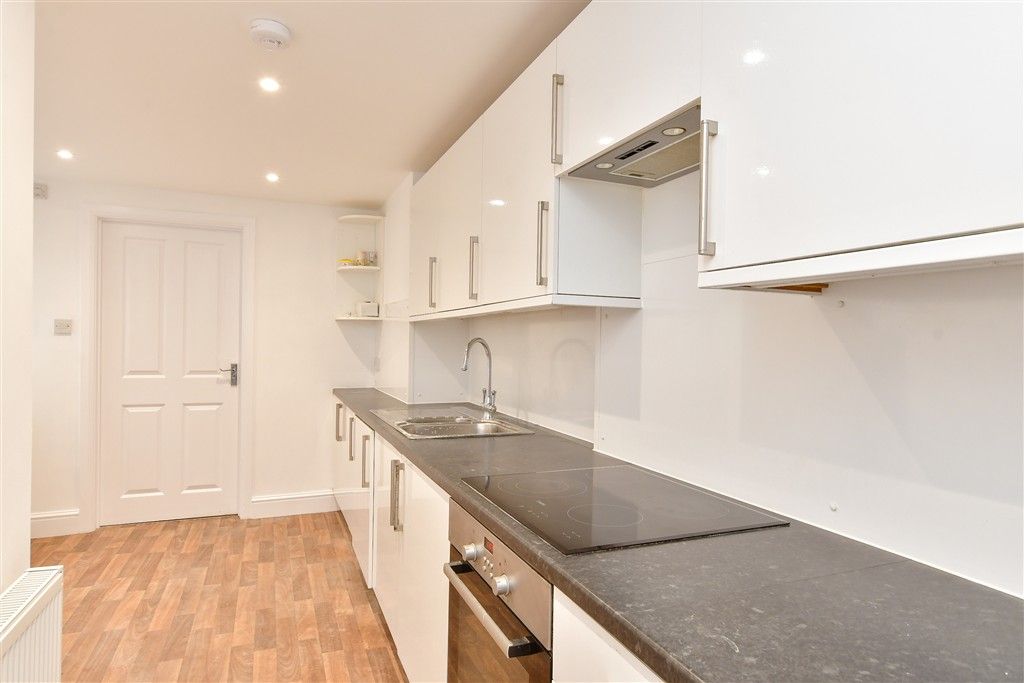 Property photo 3 of 10 Kitchen
