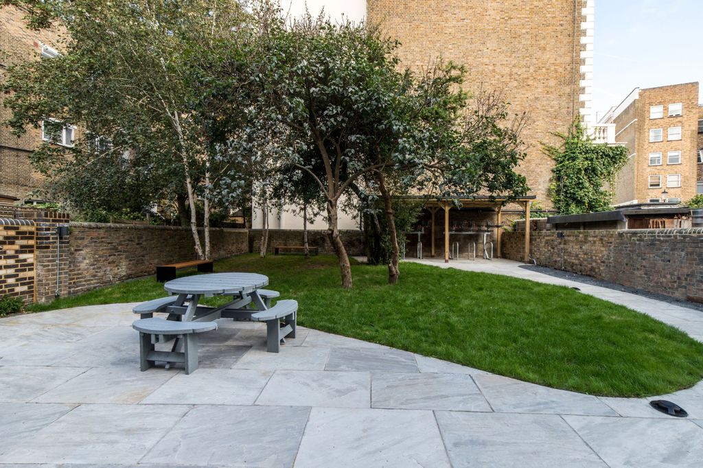 Property photo 2 of 17 Garden