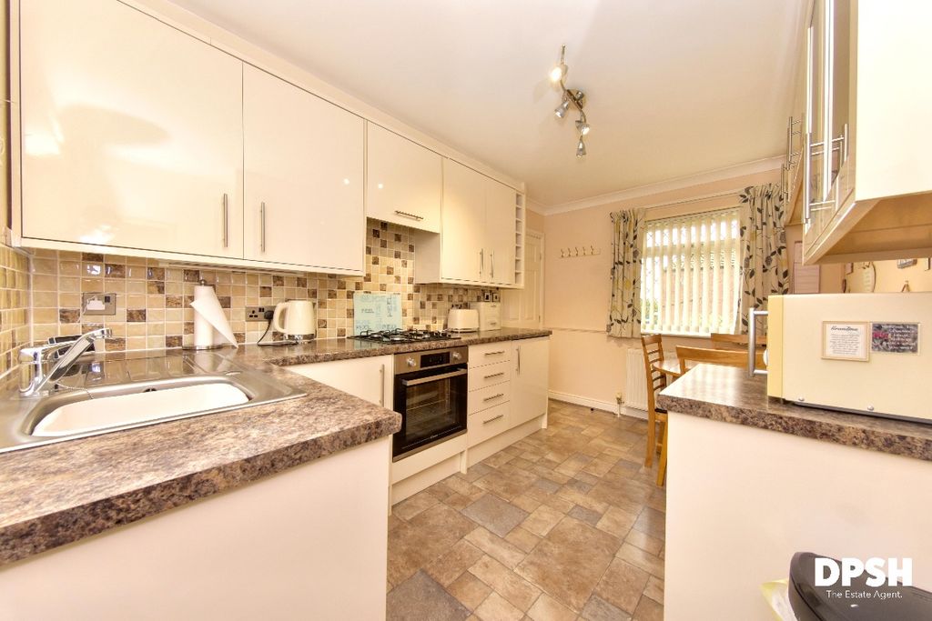 Property photo 3 of 25