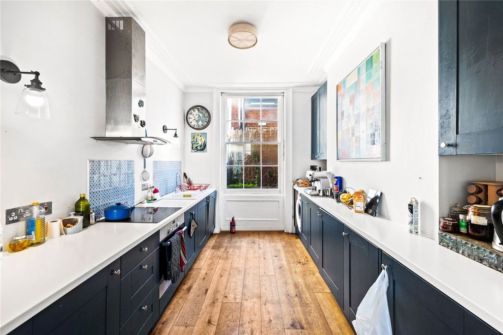 Property photo 2 of 17 Picture No. 16