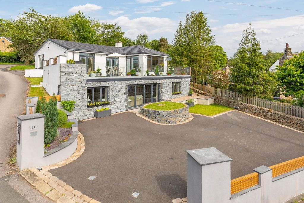 4 bed detached house for saleGlen Road, Bingley BD16