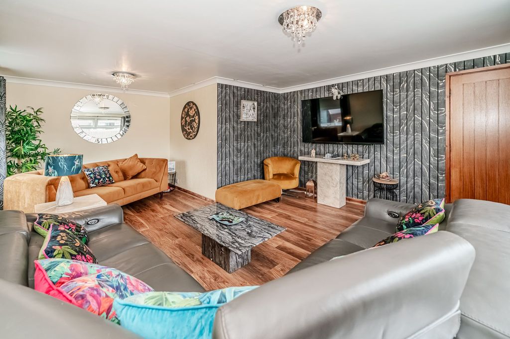 Property photo 2 of 43