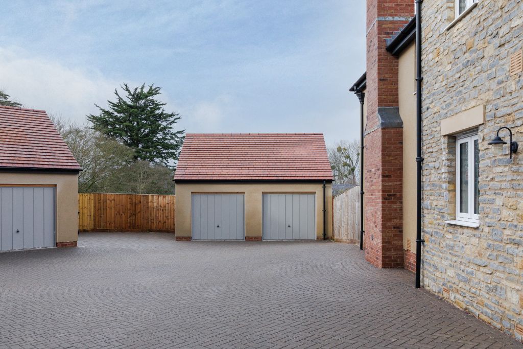 Property photo 2 of 32