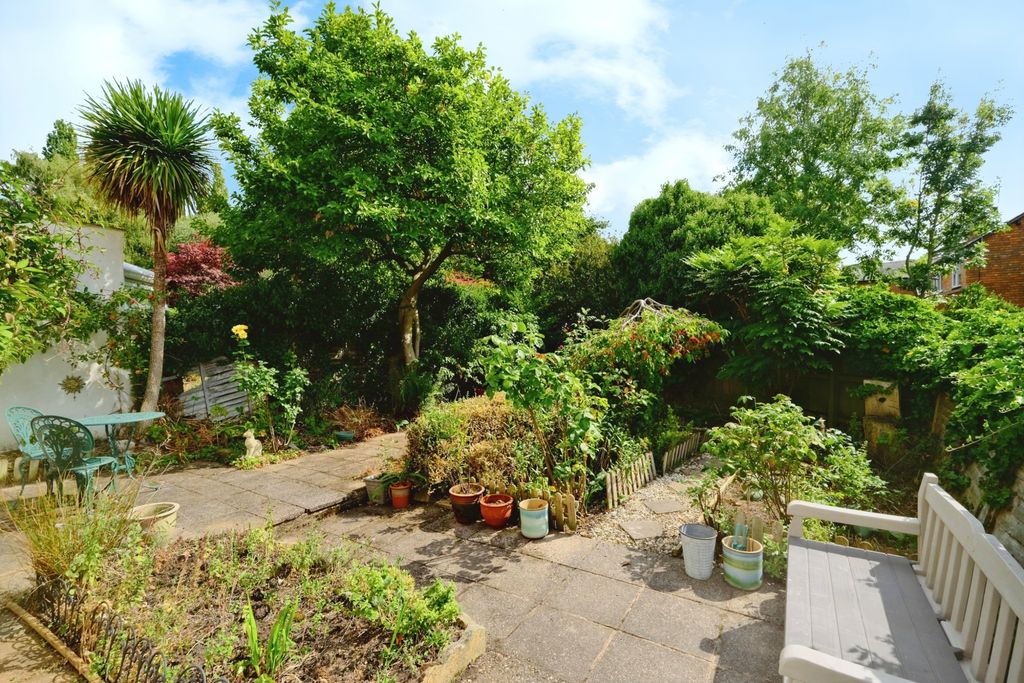 Property photo 2 of 11 Garden