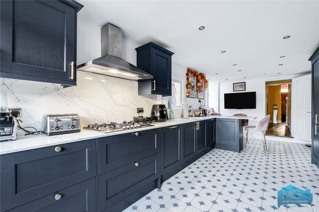 Property photo 2 of 18 Picture No. 42