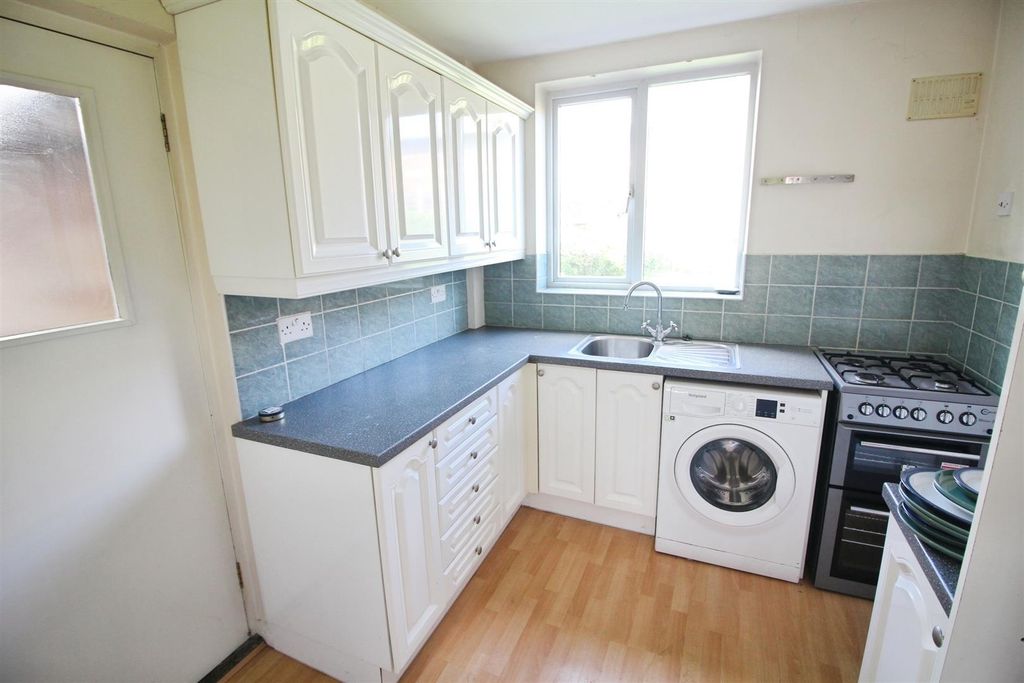 Property photo 2 of 10 Kitchen