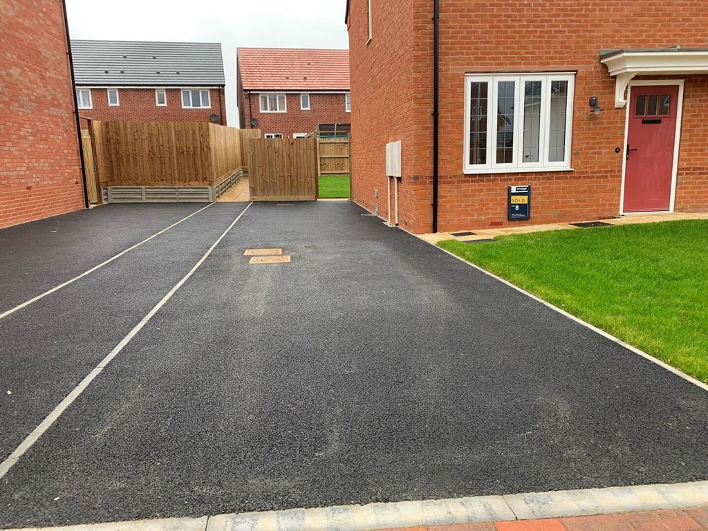 Property photo 2 of 11 Driveway