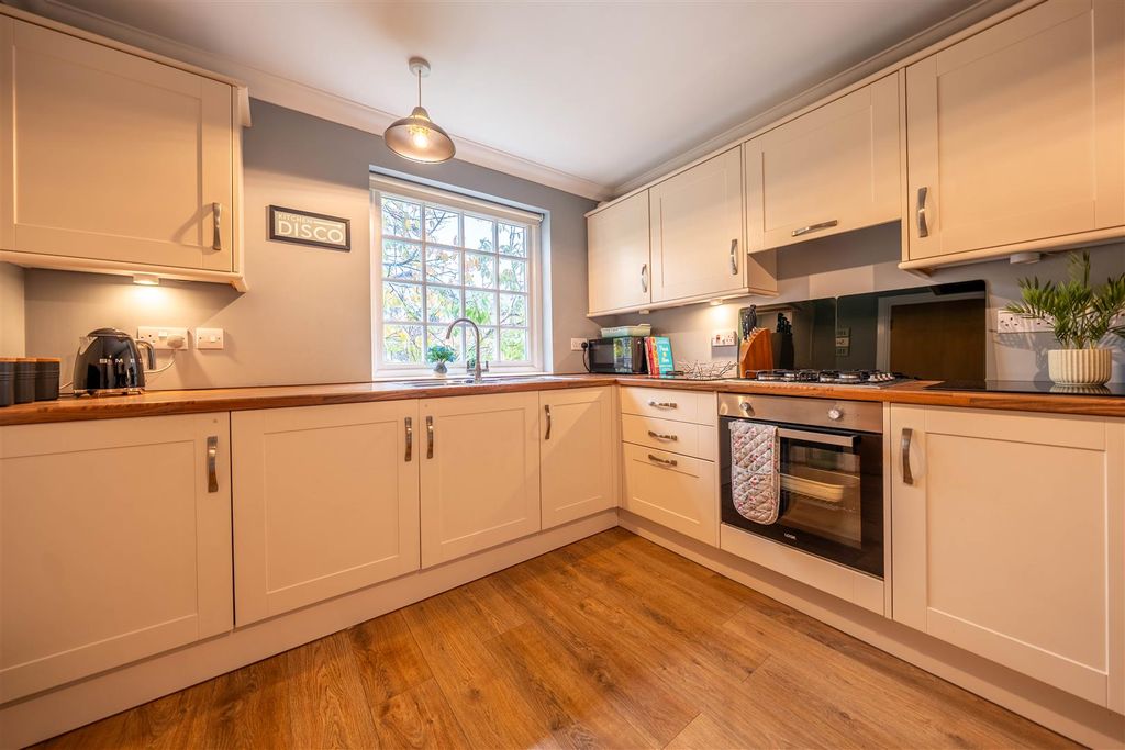 Property photo 2 of 28 Dsc07949-Hdr.Jpg