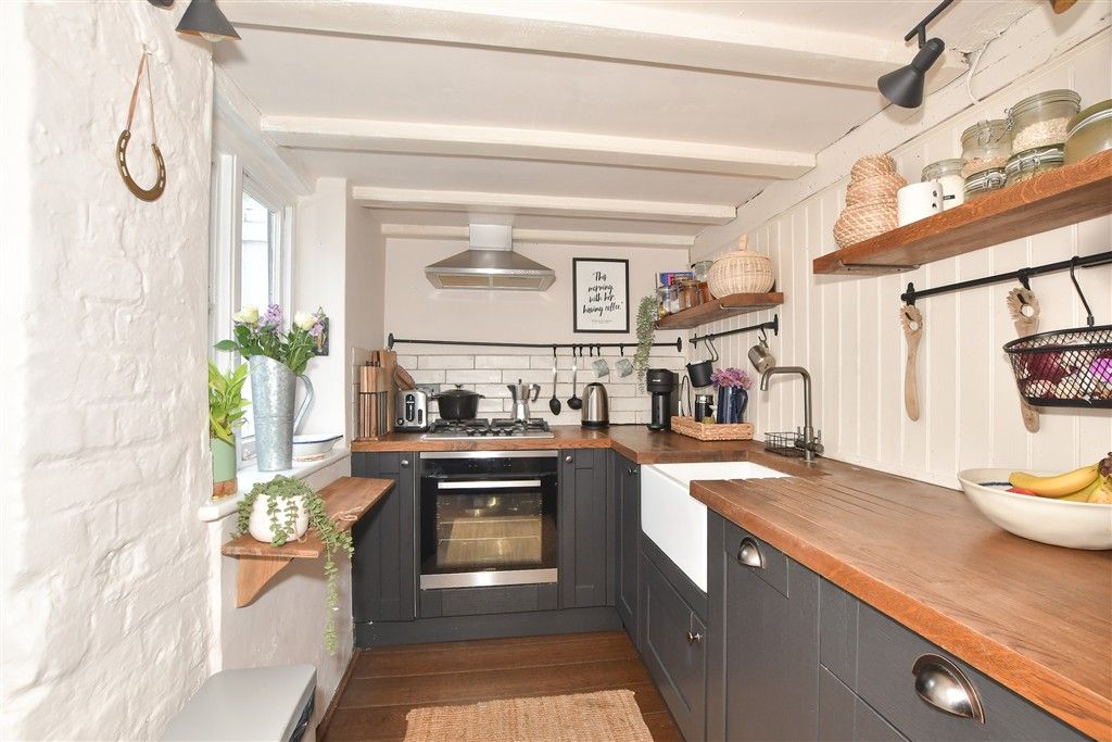 Property photo 1 of 10 Kitchen