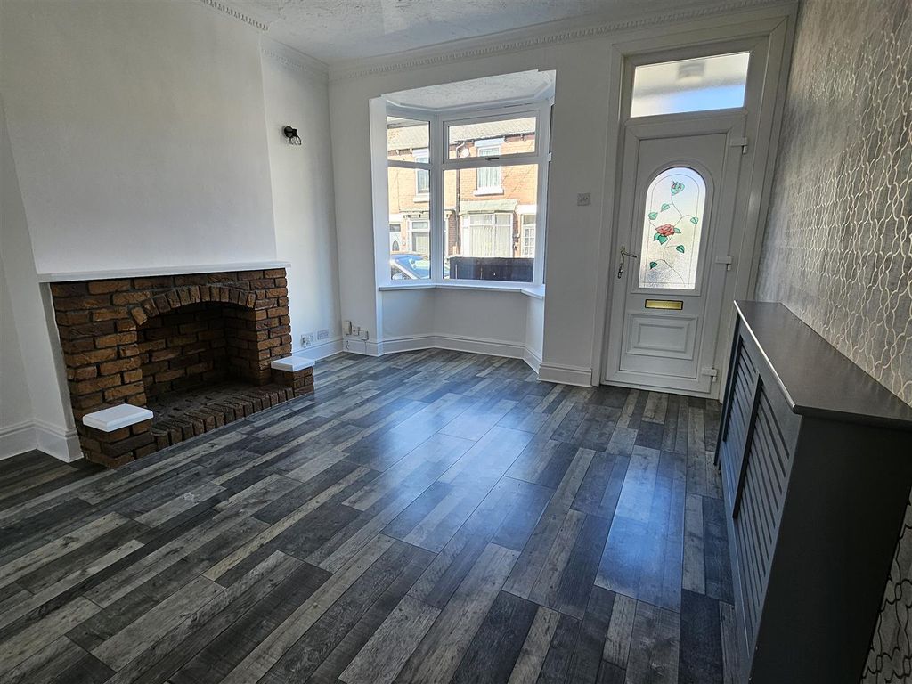 Property photo 2 of 10 Lounge