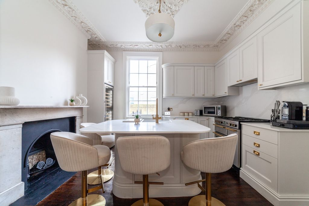 Property photo 2 of 29 Kitchen