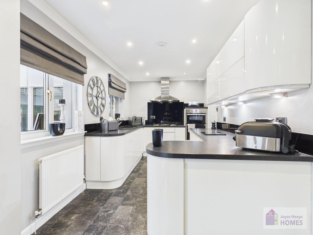 Property photo 2 of 28