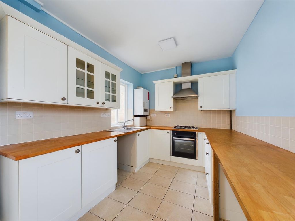 Property photo 3 of 8 Kitchen