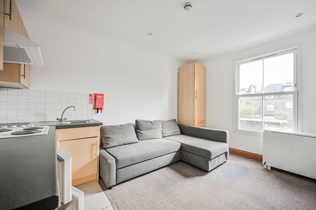 Property photo 2 of 8