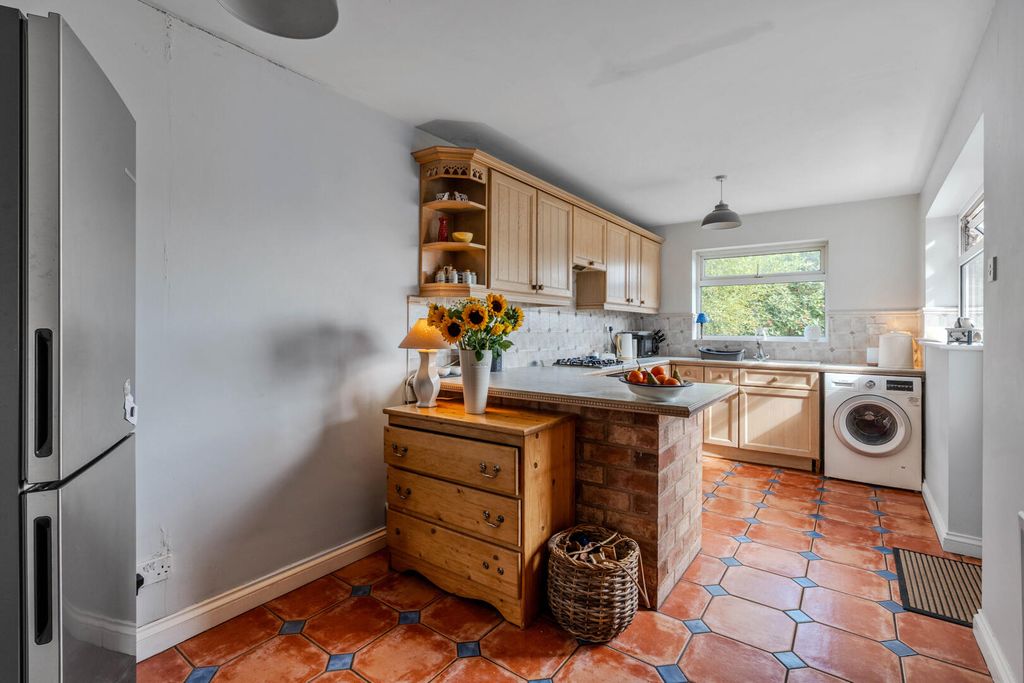 Property photo 3 of 18 Kitchen