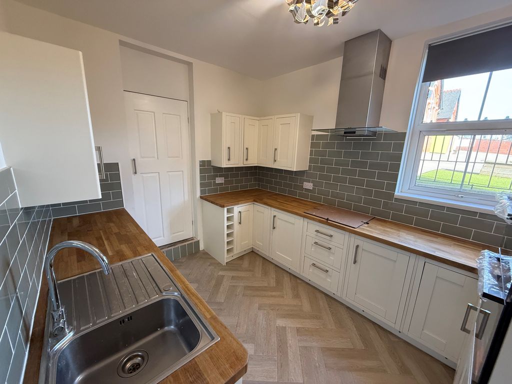 Property photo 1 of 11 Bathroom