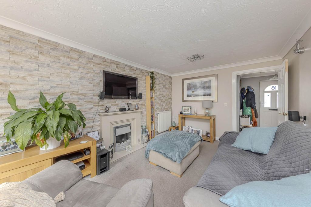 Property photo 3 of 32